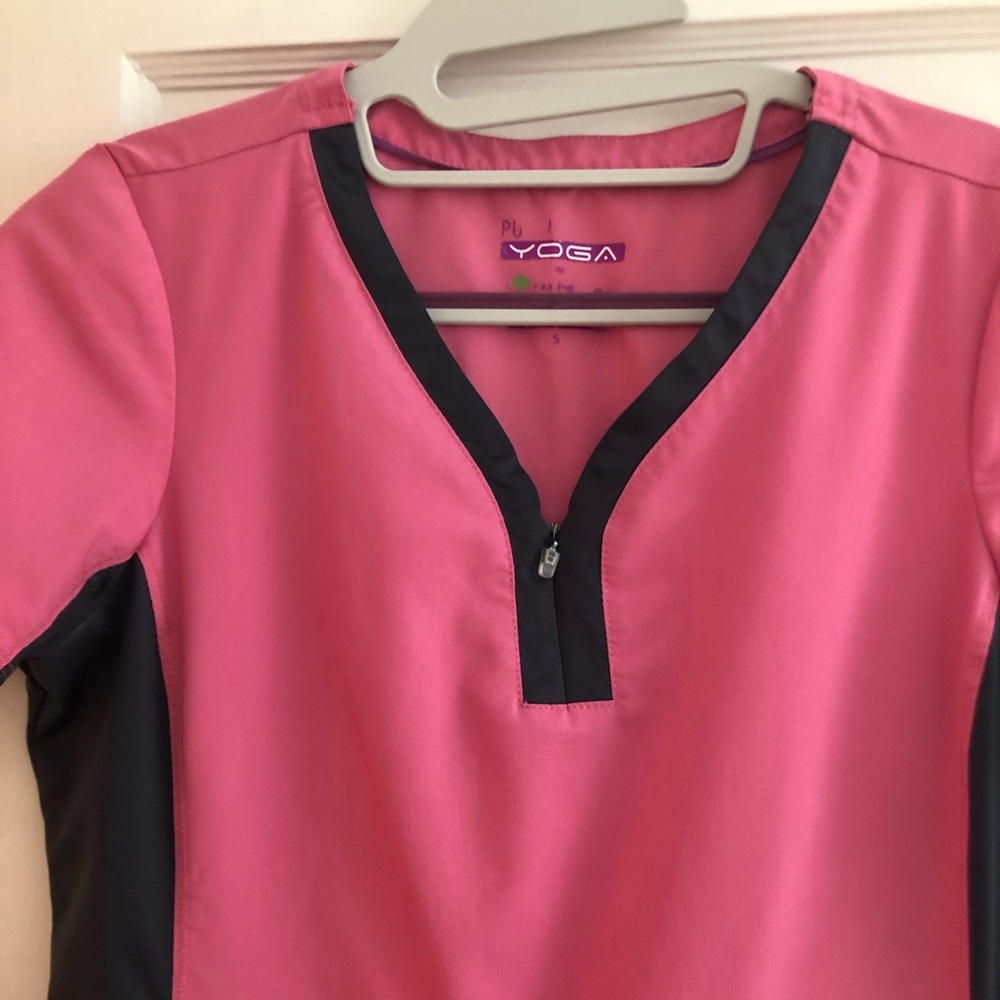 Scrub top - Picture 2 of 3